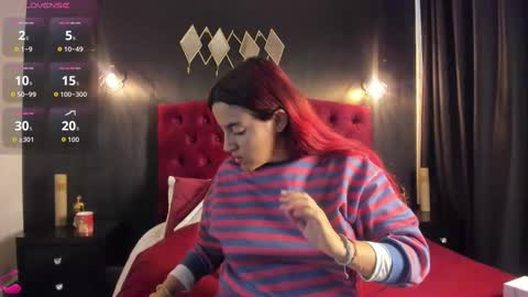 Snapshot of laia_jonees chatting on 09/18/25, 12:29 Laia online show from 09/18/25, 12:29