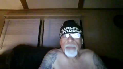 Snapshot of laidbackluxury chatting on 05/13/26, 02:31 laidbackluxury online show from 05/13/26, 02:31