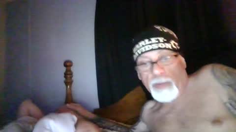 Snapshot of laidbackluxury chatting on 05/14/26, 02:51 laidbackluxury online show from 05/14/26, 02:51