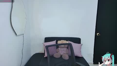 Snapshot of laila_addison chatting on 01/19/25, 06:00 laila online show from 01/19/25, 06:00