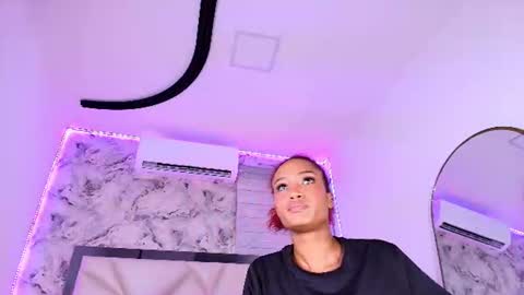 Laila ali online show from 07/23/26, 01:58