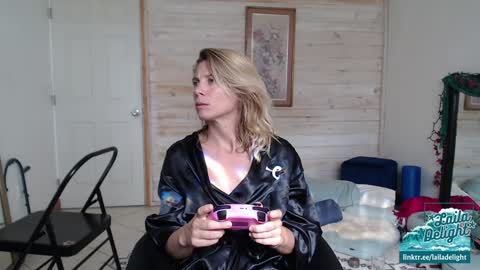 Snapshot of lailagetsnaked chatting on 02/08/25, 09:46 Laila Delight Goddess of Light online show from 02/08/25, 09:46