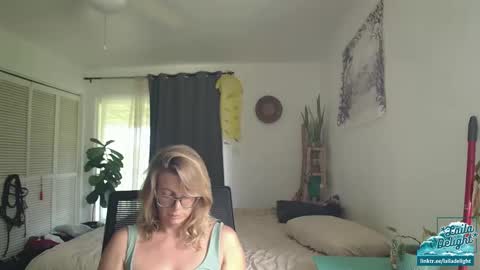 Snapshot of lailagetsnaked chatting on 10/14/25, 10:54 Laila Delight Goddess of Light online show from 10/14/25, 10:54