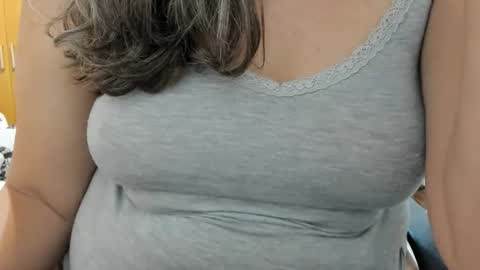 Snapshot of lailasensu chatting on 11/27/25, 03:36 LAILA online show from 11/27/25, 03:36