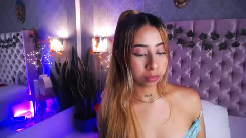 Laila Stilwills online show from 11/11/25, 12:43