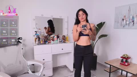 Snapshot of laira_scott chatting on 02/12/26, 10:27 Laira online show from 02/12/26, 10:27