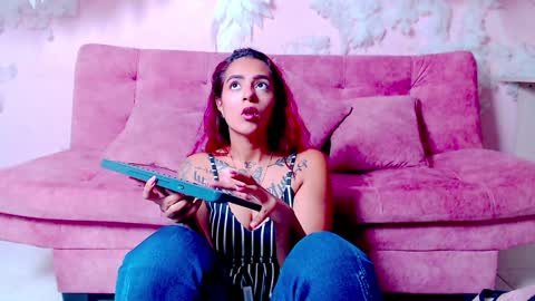 Snapshot of laisy_fox chatting on 02/03/25, 02:02 Laisy fox online show from 02/03/25, 02:02