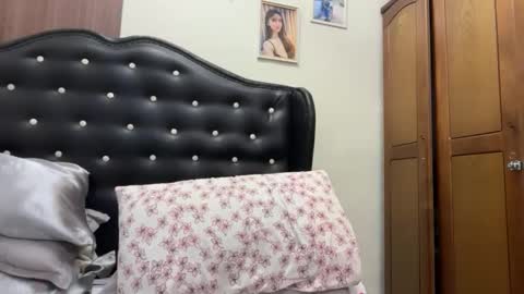 Snapshot of lakshmi_filipina chatting on 04/25/26, 09:12 kristine online show from 04/25/26, 09:12