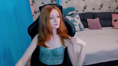 Snapshot of laksmrrr chatting on 10/11/25, 10:25 Lu  Alex online show from 10/11/25, 10:25
