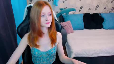 Snapshot of laksmrrr chatting on 11/18/25, 10:09 Lu Alex online show from 11/18/25, 10:09