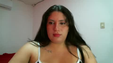 laura gomez online show from 02/15/25, 04:23