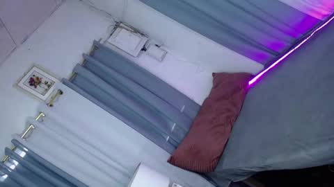 Elle 3 online show from 02/22/25, 03:01