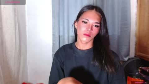 Snapshot of lala_moves chatting on 05/17/26, 05:16 Joxie online show from 05/17/26, 05:16