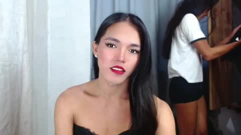 Snapshot of lala_moves chatting on 08/04/26, 05:10 Joxie online show from 08/04/26, 05:10