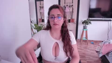Snapshot of lalanaughty1 chatting on 02/11/25, 09:35 Sofi online show from 02/11/25, 09:35