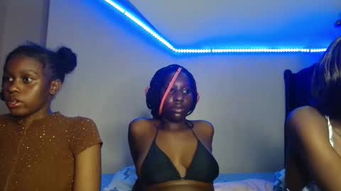 Lalisa online show from 04/23/26, 04:09