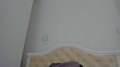 Lallie  online show from 09/18/25, 03:47