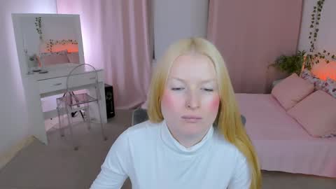 Snapshot of laly_peach chatting on 05/28/26, 08:11 Laly online show from 05/28/26, 08:11