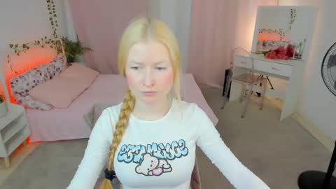 Snapshot of laly_peach chatting on 06/02/26, 11:01 Laly online show from 06/02/26, 11:01