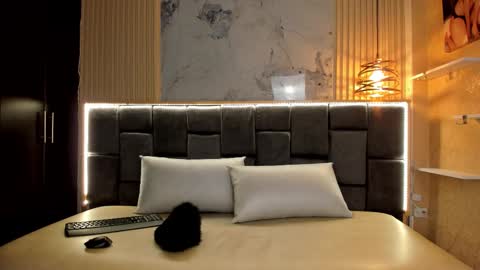 Bella  Dante online show from 10/10/25, 08:41