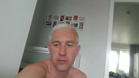 Snapshot of lambiants chatting on 05/15/26, 01:29 lambiants online show from 05/15/26, 01:29