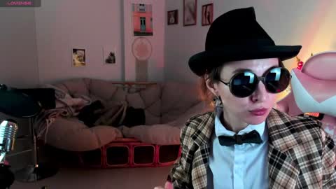 just call me Lana  and her security online show from 12/04/24, 08:34