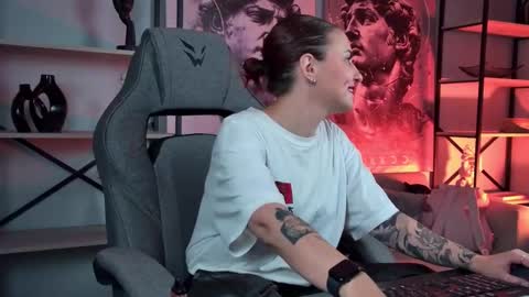 just call me Lana  and her security online show from 10/02/25, 08:21