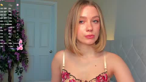 Lana online show from 01/12/25, 07:42