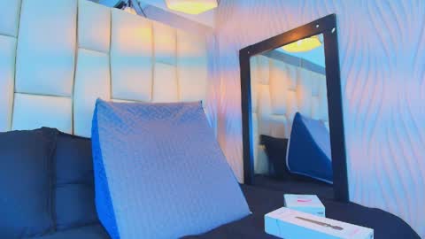 Vanessa  online show from 04/23/26, 12:04