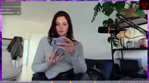 Snapshot of lana_the_virus chatting on 10/07/25, 12:57 Lana The Virus online show from 10/07/25, 12:57