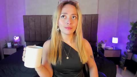 Lana online show from 11/12/25, 03:18