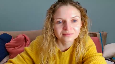 Snapshot of lanaangeldream chatting on 10/18/25, 12:28 Lana online show from 10/18/25, 12:28