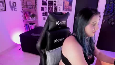 lanaherondale_ online show from 11/20/25, 09:09