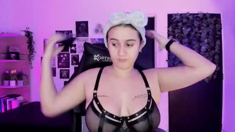 lanaherondale_ online show from 12/16/25, 09:03