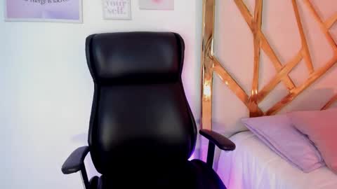 LanaJones online show from 12/04/25, 12:14