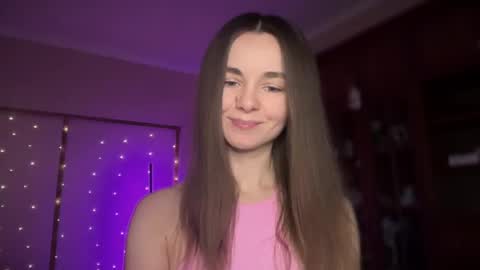 Snapshot of lanaloulou chatting on 02/11/25, 08:42 Lana online show from 02/11/25, 08:42