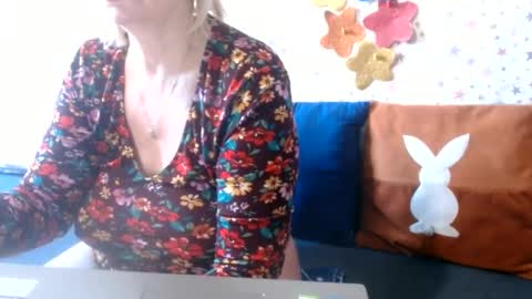 Snapshot of lanalovelyqueen chatting on 06/17/26, 07:33 LovelyQueen online show from 06/17/26, 07:33