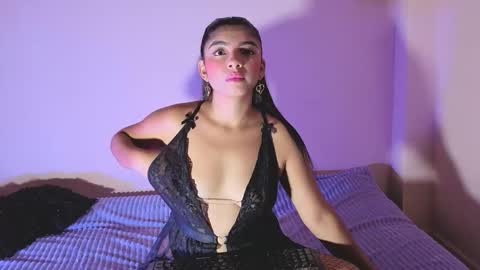 Snapshot of lanalux__ chatting on 10/15/25, 04:34 lanalux__ online show from 10/15/25, 04:34