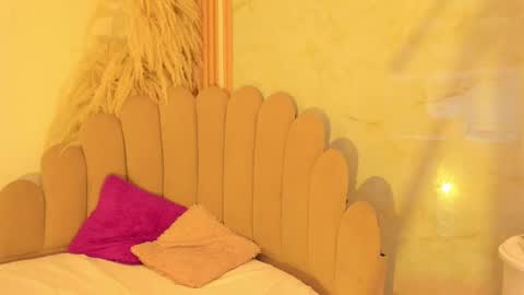 lana online show from 10/07/25, 04:20