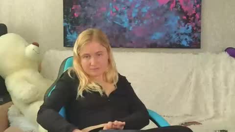 LanaviSmith online show from 11/04/25, 06:56