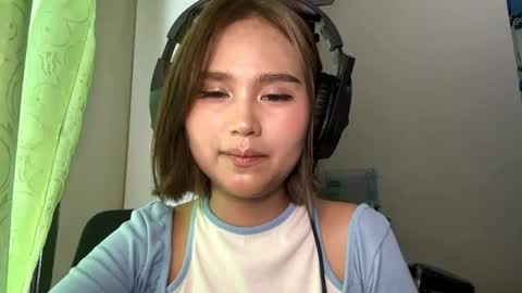 Victoria online show from 04/18/26, 07:01