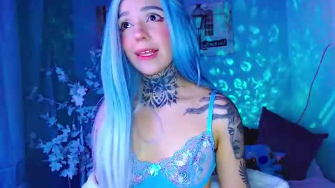 Snapshot of lannie_gonzales chatting on 10/28/25, 10:12 LANNIE   online show from 10/28/25, 10:12