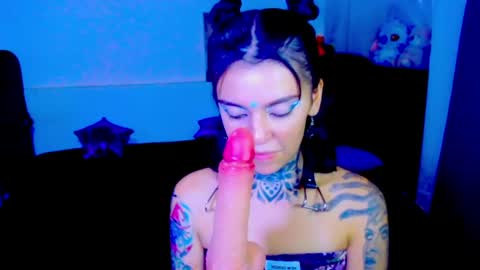 Snapshot of lannie_gonzales chatting on 05/15/26, 08:05 LANNIE online show from 05/15/26, 08:05