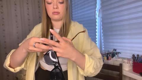 Snapshot of lanniecastellow chatting on 03/28/26, 01:54 Hello My name is Lola online show from 03/28/26, 01:54