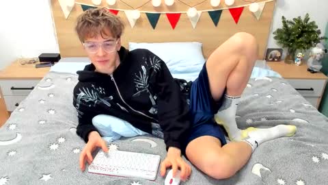 Fandi online show from 12/27/24, 12:34