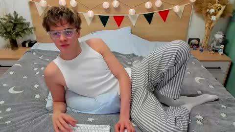 Fandi online show from 01/21/25, 02:37