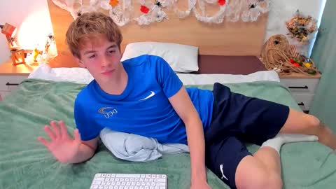 Fandi online show from 10/12/25, 08:35