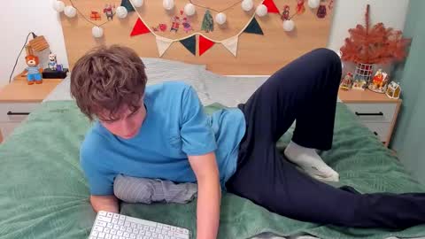 Fandi online show from 12/15/25, 03:38