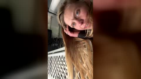 laquail online show from 04/25/26, 01:25