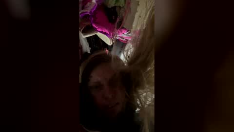 laquail online show from 04/25/26, 01:41